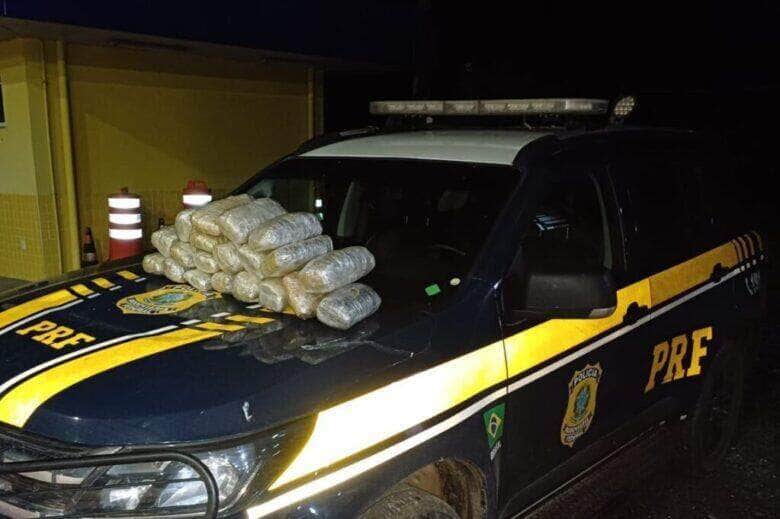 Polícia Civil e PRF apreendem 20 tabletes de maconha transportados em veículo na BR-070 em Cáceres_6622a4391045a.jpeg